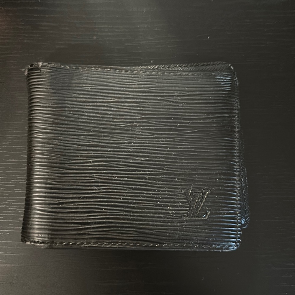 Louis Vuitton LV epi leather wallet used